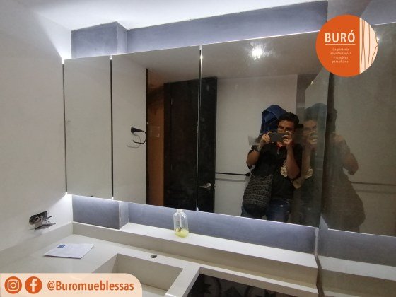 Mueble baño puerta espejo 3.jpg